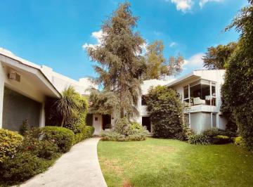 Casa · 516m² · 3 Recámaras · 6 Estacionamientos · Casa en Calle Cerrada en San Jerónimo Lidice