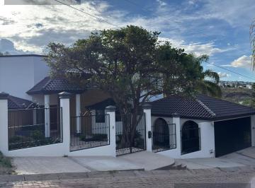Casa · 483m² · 4 Recámaras · 2 Estacionamientos · Casa en Venta en Balcones del Campestre