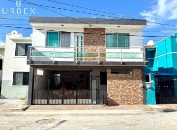 Casa · 220m² · 3 Recámaras · 1 Estacionamiento · En Venta Bonita Casa de 3 Recámaras Atrás de La Fiscalía, Campeche