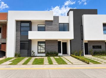 Casa · 164m² · 3 Recámaras · 3 Estacionamientos · Casa en Venta en Metepec