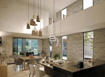 Casa · 750m² · 4 Recámaras · 8 Estacionamientos · Casa en Lagos del Sol