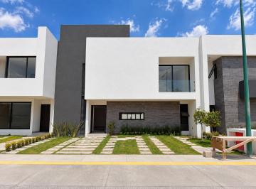 Casa · 170m² · 3 Recámaras · 3 Estacionamientos · Casa en Venta en Metepec