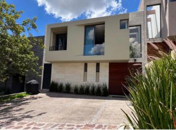 Casa en condominio de 3 habitaciones, Querétaro · Casa en Venta Altozano, Condominio Cañada / 3 Recámaras, Jardín, Paneles Solares