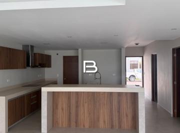 Casa · 326m² · 4 Recámaras · 2 Estacionamientos · Casa en Residencial Río