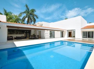 Villa · 1800m² · 5 Recámaras · 4 Estacionamientos · Villa en Venta en Cancun Villa Magna