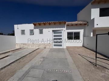 Casa de 2 habitaciones, Tequisquiapan · Casa de 1 Nivel en Fraccionamiento con Alberca en Tequisquiapan Rah1670