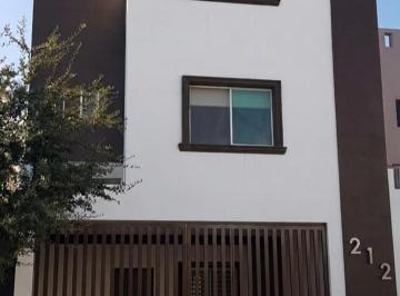 Casa de 3 habitaciones, Santa Catarina · Hermosa y Amplia Casa en Venta en Fracc. Privado La Joya