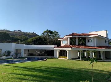 Casa de 4 habitaciones, Tuxtla Gutiérrez · Casa en Venta en Club Campestre, Tuxtla Gutiérrez | 1,200 m² de Terreno | 700 m² de Construcción
