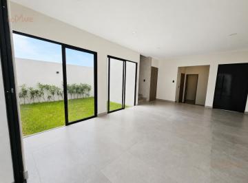 Casa · 225m² · 3 Recámaras · 2 Estacionamientos · Casa con Roof Garden | Fracc. Punto Lomas