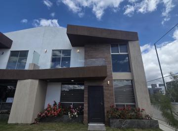 Casa · 148m² · 3 Recámaras · 2 Estacionamientos · Casa en Venta Céntrica en Pachuca Fracc Las Margaritas