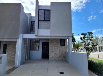 Casa · 108m² · 3 Recámaras · 2 Estacionamientos · Casa en Renta en Interlomas I, Zona Norte