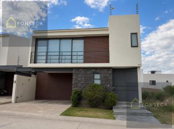 Casa · 309m² · 3 Recámaras · 2 Estacionamientos · Casa en Venta en Lomas del Molino