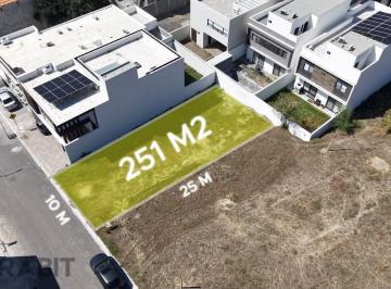 Casa · 251m² · Casa en Venta Pedregal del Huajuco Fracc Privado: Boutique con 55 Casas