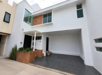 Casa de 3 habitaciones, Zapopan · Casa en Venta en Coto Privado Savia Orquídea Villas de Zapopan San Isidro