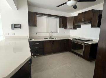 Casa · 210m² · 3 Recámaras · 2 Estacionamientos · Casa en Renta en Cumbres Madeira, Monterrey Nuevo Leon