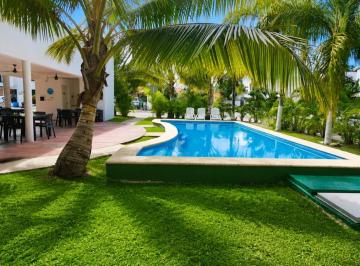 Casa de 4 habitaciones, Solidaridad · Venta en Privada con Seguridad