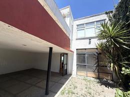 Casa · 282m² · 4 Recámaras · 3 Estacionamientos · Venta Casa en Condominio El Rosario, Coyoacán con Patio