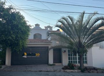 Casa · 3 Recámaras · 2 Estacionamientos · Casa en Renta