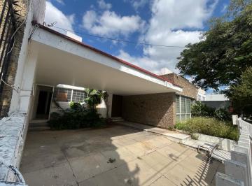 Casa · 420m² · 5 Estacionamientos · Casa en Venta en Vallarta Norte