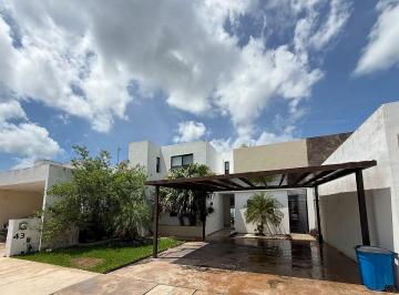 Casa de 4 habitaciones, Mérida · Casa Amueblada con Paneles Solares en Privada La Rúa, Cholul