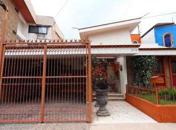 Casa · 449m² · 4 Recámaras · 2 Estacionamientos · Casa en Venta en Jardines del Bosque, Guadalajara, Jalisco