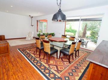 Casa · 563m² · 4 Recámaras · 6 Estacionamientos · Venta Casa en Villas del Meson en Santiago de Queretaro