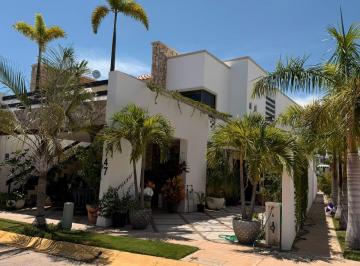 Casa · 250m² · 3 Recámaras · 2 Estacionamientos · Casa en Renta Cerca del Mar, Mazatlán Sinaloa