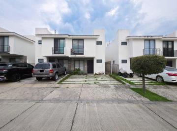 Casa de 2 habitaciones, Tlajomulco de Zúñiga · Casa en Renta en Dentro de Coto Altara Residencial II, Tlajomulco