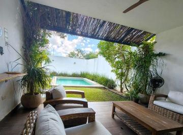 Casa de 4 habitaciones, Mérida · Amplia Residencia en Renta Paneles Solares | Privada Amidanah, Temozón Norte