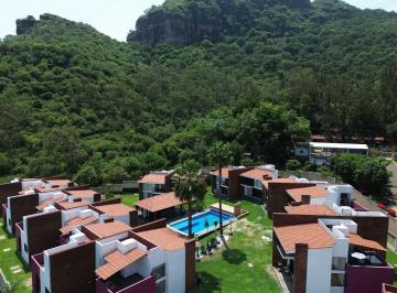 Casa · 114m² · 2 Recámaras · 1 Estacionamiento · Casa de Fin de Semana en Venta con Alberca y Jardín en Tlayacapan Mor