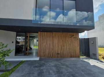 Casa · 289m² · 3 Recámaras · 2 Estacionamientos · Casa en Renta en Fraccionamiento El Eden