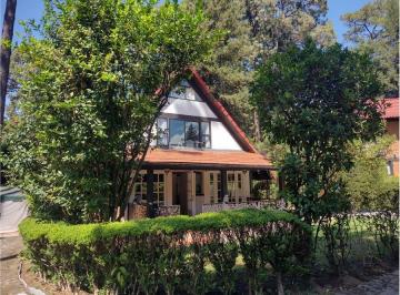 Casa en condominio de 3 habitaciones, Valle de Bravo · Cabaña en Venta en Condominio/avandaro/valle de Bravo