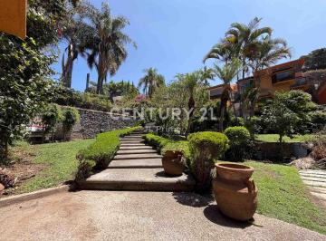 Casa de 3 habitaciones, Cuernavaca · Casa con 929 m² de Terreno y Jardín en Rancho Cortés