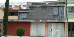 Casa · 305m² · 4 Recámaras · 4 Estacionamientos · Casa en Venta con Jardín y 4 Estacionamientos en Viaducto Piedad Iztacalco 4 Recámaras