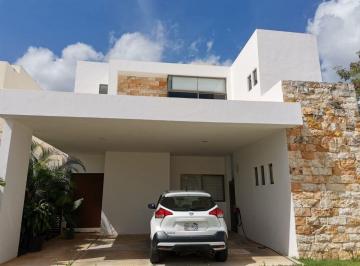 Casa de 3 habitaciones, Conkal · Preciosa Casa en Renta, Amueblada o Sin Muebles en La Mejor Privada de Conkal