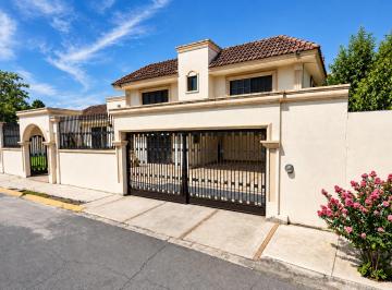 Casa de 5 habitaciones, Monterrey · Venta de Casa en La Colonia Contry en Monterrey en Nuevo Leon