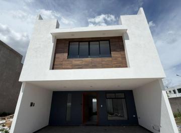 Casa de 3 habitaciones, San Pedro Cholula · Casa en Venta en Santiago Momoxpan de 3 Recamaras, 4 Baños Completos, Cerca Explanada y Periferico