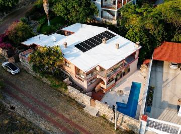 2c5bb1f517f592113e9a69b4ad701176c53ef12939ea68a48a4beddb3c98b9a2 · Casa en Venta en Chapala Country Club | Alberca y Vista Al Lago | 1,067 m²
