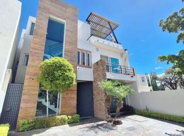 Casa de 4 habitaciones, León · Punta del Este Casa en Venta 4 Habitaciones y Roof $7 Millones