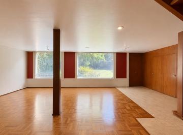 Casa · 365m² · 3 Recámaras · 3 Estacionamientos · Casa en Venta en Lomas de Chapultepec con Vigilancia y Jardín