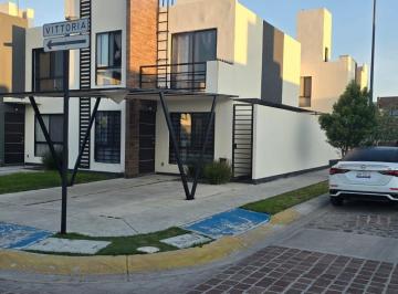 Casa · 116m² · 3 Recámaras · 1 Estacionamiento · Casa en Renta - (4)