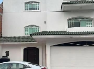 1 · Residencia en Venta en Costa de Oro, Boca del Río: Amplia y Versátil Casa