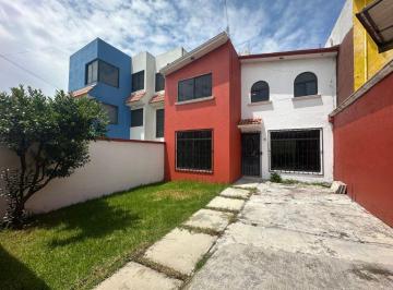 Casa de 3 habitaciones, Toluca · Casa en Renta en Toluca Col. Nueva Oxtotitlán Excelente Ubicación