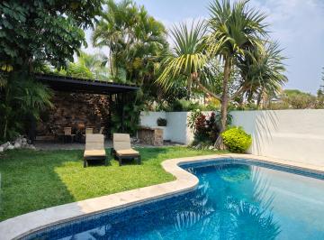 Casa de 3 habitaciones, Cuernavaca · Casa en Fraccionamiento Club de Golf Cuernavaca con Alberca y Jacuzzi