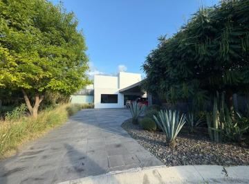 Casa de 3 habitaciones, Corregidora · Casa en Renta Amueblada con Alberca en El Pueblito
