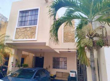 Casa · 3 Recámaras · 2 Estacionamientos · Casa - Fraccionamiento Floresta Residencial
