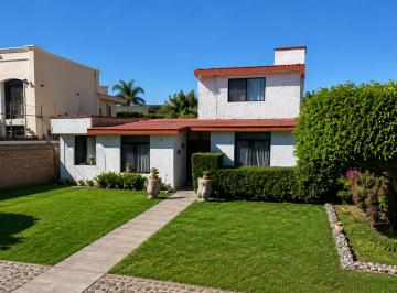 Casa de 5 habitaciones, Querétaro · Venta de Casas en La Colonia Jurica en Santiago de Queretaro en Queretaro