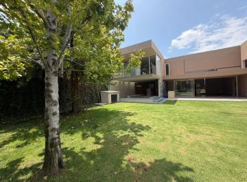 Casa de 3 habitaciones, Querétaro · Casa en Venta en Juriquilla con Alberca y Amplio Jardín