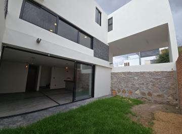Casa · 324m² · 3 Recámaras · 2 Estacionamientos · Casa con Bar y Salón de Juegos en Pedregal