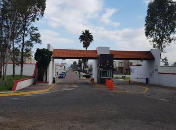 Casa de 6 habitaciones, San Juan del Río · Venta de Residencia Sjr Grande con Gran Jardin 6r 3.5 B en Fracc Campestre